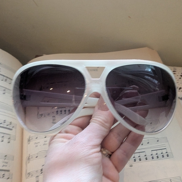 Kenzie Stylish White Aviator Sunglasses - Picture 10 of 11